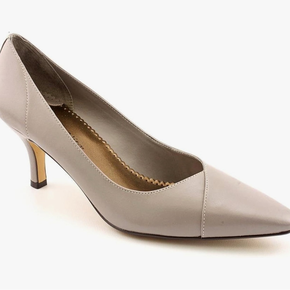 Bella Vita Women's White Heels, please read all descriptions and see all pics